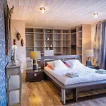 Magarre Climatisee, Piscine Chauffee, Spa, Dans Un Cadre Naturel Envoutant *